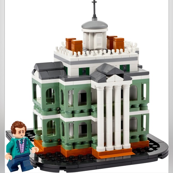 NWT. Disney Lego Haunted Mansion Lego set. For Fans of Disney’s haunted mansion - Picture 2 of 13